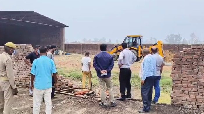 Sambhal News: प्रदूषण पर प्रशासन की सख्ती: दो मिलें सील