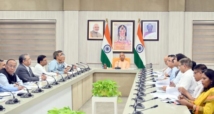 Lucknow : आकांक्षात्मक जनपदों एवं विकासखण्डों की प्रगति पर मुख्यमंत्री ने दिया फोकस