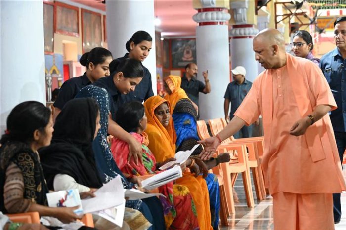 UTTAR PRADESH: मुख्यमंत्री योगी आदित्यनाथ का गोरखपुर दौरा: विकास कार्यों की समीक्षा और लोकार्पण कार्यक्रम