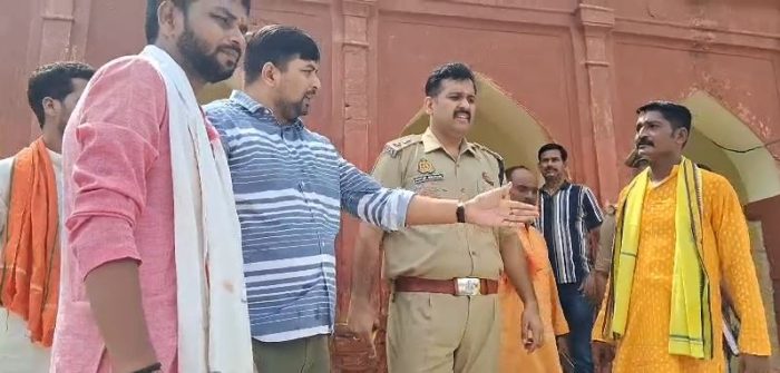 Sitapur : बाबा श्याम नाथ मंदिर में श्रावण मास को लेकर तैयारियां तेज, डीएम व एसपी ने लिया जायजा