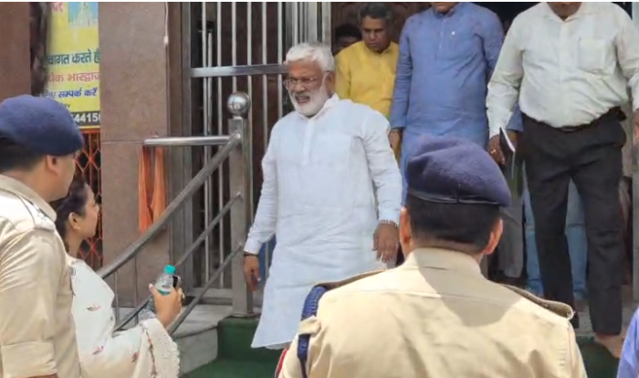 Baghpat : पुरा महादेव मंदिर पहुंचे मंत्री स्वतंत्र देव सिंह, बोले- BJP राज में सुरक्षित बहन-बेटियां