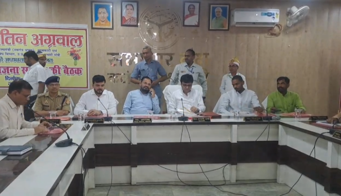Shravasti : आबकारी व प्रभारी मंत्री ने की जिला योजना समिति की बैठक, योजनाओं की समीक्षा कर दिए दिशा-निर्देश