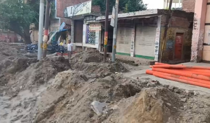 Firozabad : स्मार्ट रोड बनी मुसीबत, 25 हजार लोग पानी की किल्लत से परेशान