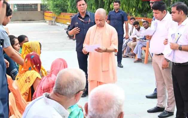 सीएम योगी ने दिलाया भरोसा, अन्याय नहीं सहेंगे कब्जामुक्त कराएं जमीन, पीड़ितों को दिलाएं हक