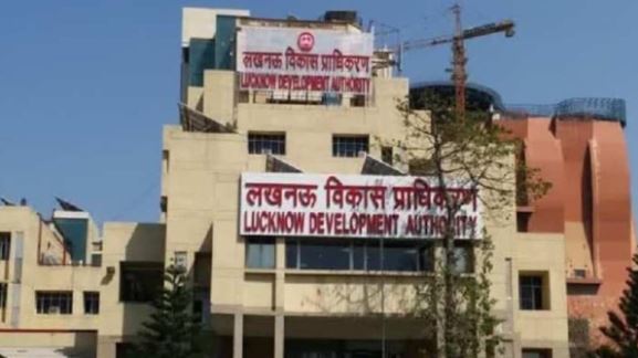 Lucknow : ग्रीन कॉरिडोर की राह में आ रहे पुराने पेड़ों को एलडीए करेगा प्रत्यारोपित