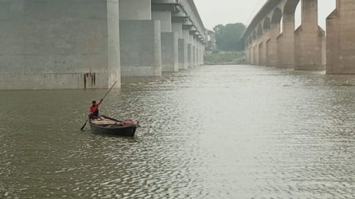 Ghazipur : गाजीपुर में बढ़ता गंगा का जलस्तर