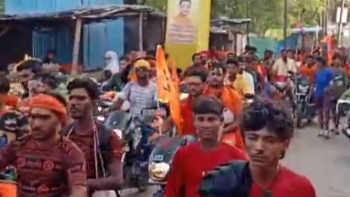 Kannauj : श्रीबांके बिहारी सेवा समिति ने बाबा गौरीशंकर मंदिर 12 घंटे में 280 किलोमीटर चलकर चढ़ाई काॅंवड़