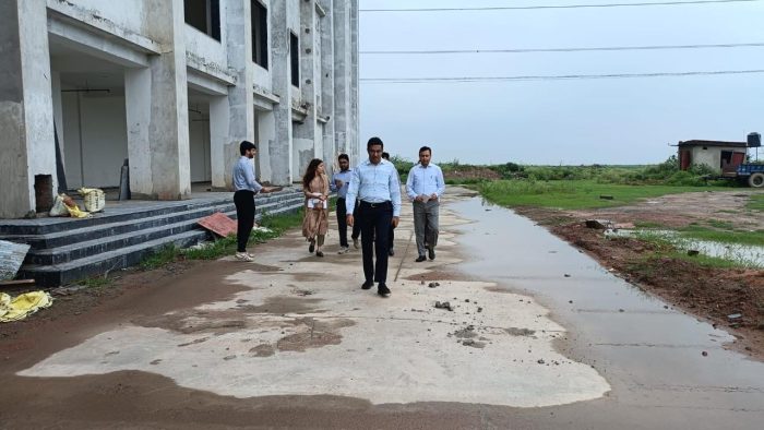 Noida Authority : गोल्फ कोर्स निर्माण कार्य बंद, संविदाकार के खिलाफ कड़ी कार्रवाई का निर्देश