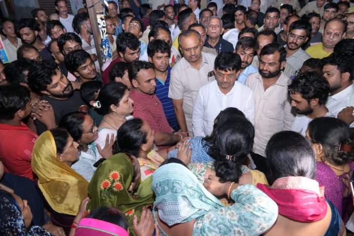 Muzaffarnagar : मुजफ्फरनगर में जलभराव से नाराज़ जनता, नगरपालिका की खुली पोल राज्य मंत्री ने जताई नाराजगी
