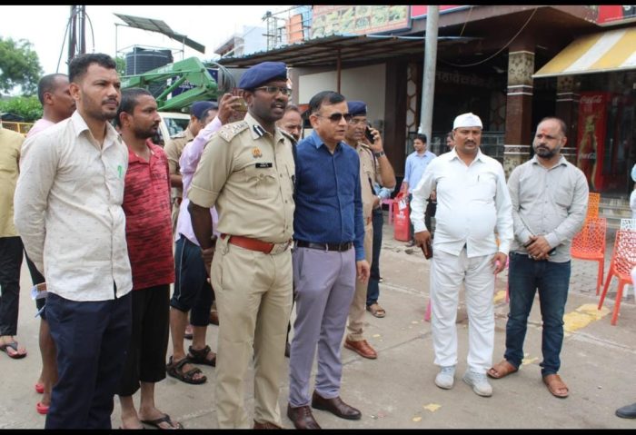Chitrakoot : रामघाट में बाढ़ का कहर,आयुक्त व डीआईजी ने किया स्थलीय निरीक्षण,अधिकारियों को दिए निर्देश