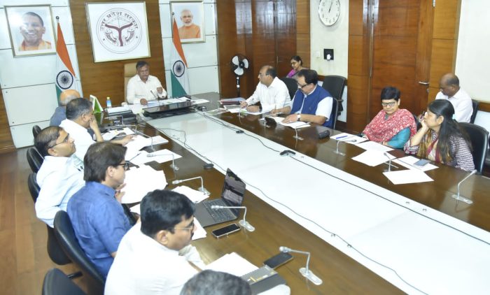 Lucknow : मुख्य सचिव ने की समीक्षा बैठक, खाद की उपलब्धता और पौधों की देखभाल पर दिए निर्देश