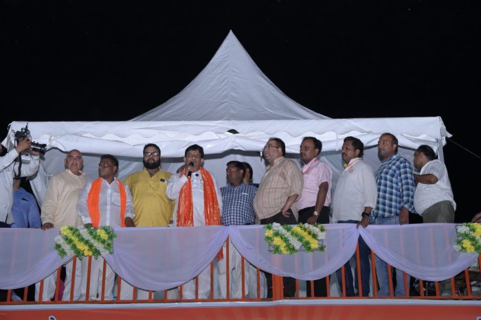Muzaffarnagar : मंत्री कपिल देव ने मुजफ्फरनगर में शिव भक्त कांवड़ियों का पुष्प वर्षा से किया भव्य स्वागत