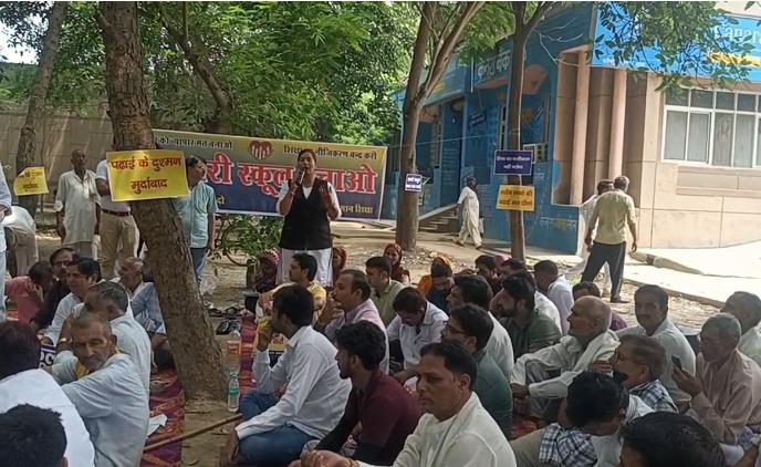 UP : स्कूल बंदी पर हंगामा! बागपत में स्कूल विलय फैसले का जोरदार विरोध