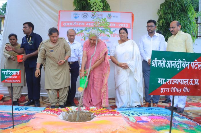 राज्यपाल आनंदीबेन पटेल ने ‘एक पेड़ माँ के नाम’ अभियान में पौधारोपण कर रिसर्च, योग और संतुलित विकास पर जोर दिया