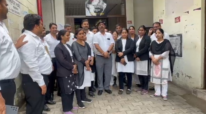 Mathura : भागवताचार्य अनिरुद्धचार्य के खिलाफ उठी कार्यवाही की मांग