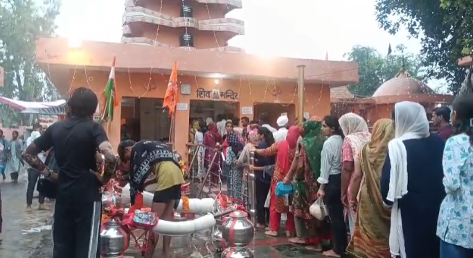 Muzaffarnagar : जिलेभर के शिवालयों में हो रहा है भगवान भोलेनाथ का जलाभिषेक
