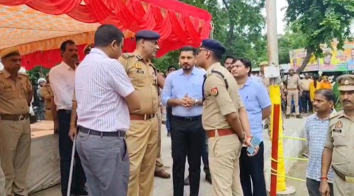 Barabanki : बाराबंकी हादसे में मंडलायुक्त व आईजी ने किया निरीक्षण, स्थिति का लिया जायजा