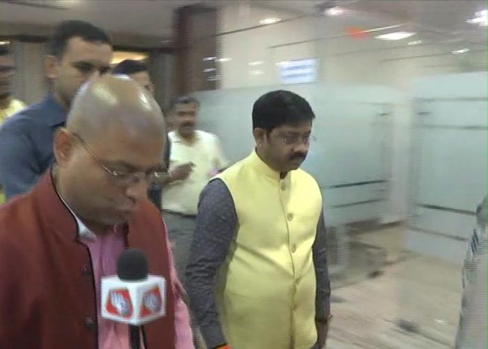 RNI News के एडिटर इन चीफ ने औद्योगिक विकास विभाग के मंत्री नंदी को दिया नोटिस