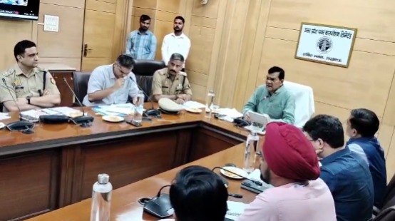 Lucknow : ऊर्जा मंत्री ए के शर्मा का फूटा गुस्सा: UPPCL अधिकारियों को लगाई फटकार