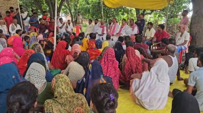 Ghazipur : सपा सांसद अफजाल अंसारी ने पीड़ितों से की मुलाकात, इंसाफ दिलाने का किया वादा