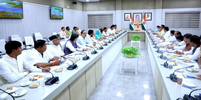 Lucknow : जनता की आकांक्षाओं के संवाहक होते हैं जनप्रतिनिधि : सीएम योगी