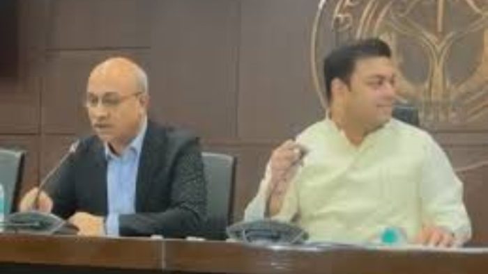 Lucknow : बेसिक शिक्षा मंत्री संदीप सिंह और एपीसी दीपक कुमार की प्रेस कॉन्फ्रेंस: शिक्षा में परिवर्तन की नई पटकथा