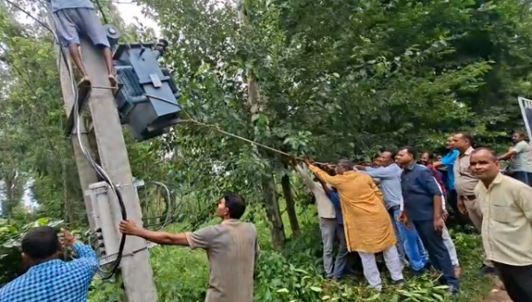 Sitapur : बिजली विभाग की लापरवाही, राज्य मंत्री ने खुद संभाला मोर्चा