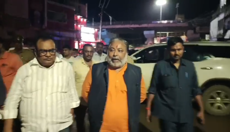 Ballia : बिना अनुमति पुल का गुपचुप उद्घाटन, परिवहन मंत्री दयाशंकर सिंह जमकर काटा बवाल