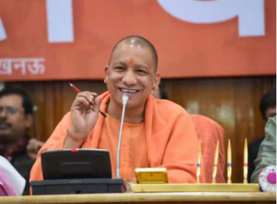 योगी सरकार का बुजुर्गों के सम्मान को सलाम, वृद्धावस्था पेंशन में बना रिकॉर्ड