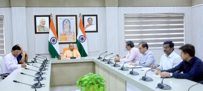 Lucknow : सीएम योगी ने क्लस्टर आधारित विकास मॉडल को प्राथमिकता देने के दिए निर्देश