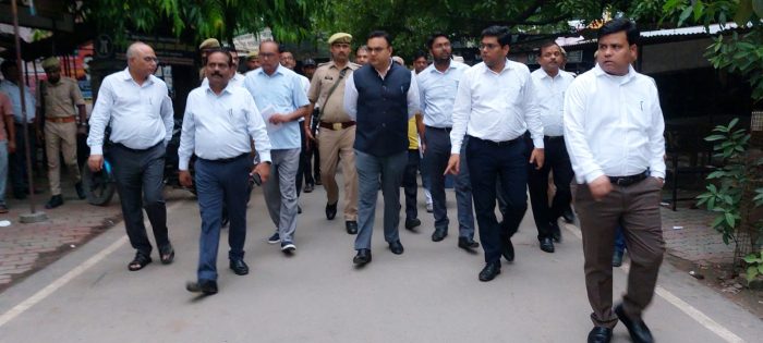 Bahraich : नवांगतुक डीएम ने कलेक्ट्रेट परिसर का किया निरीक्षण