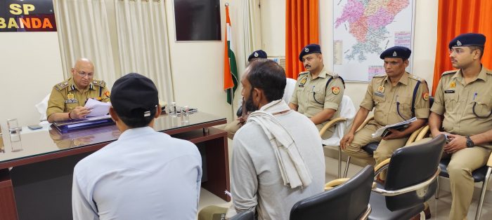 Banda : बांदा पहुंचे एडीजी जोन संजीव गुप्ता, जिला मुख्यालय का किया निरीक्षण