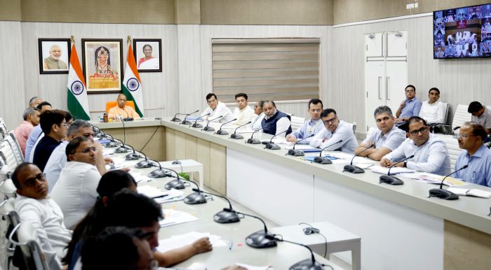 Lucknow : मुख्यमंत्री के निर्देश पर बाढ़ राहत कार्यों के लिए ग्राउंड जीरो पर उतरे मंत्रीगण