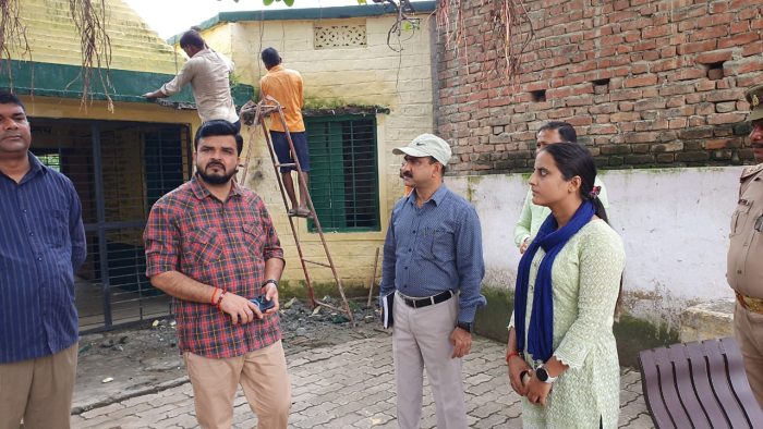 Shravasti : जर्जर विद्यालयों को लेकर प्रशासन का सख्त रुख, DM अजय कुमार द्विवेदी ने की अपील