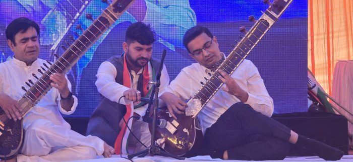 Noida : नोएडा प्राधिकरण में तिरंगा फहराया, “सीईओ डॉ. लोकेश एम का खास अंदाज
