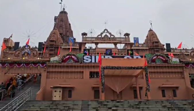 Mathura : मथुरा में 5252वां जन्मोत्सव: सिंदूर पुष्प बंगले में श्रीकृष्ण के अद्वितीय दर्शन