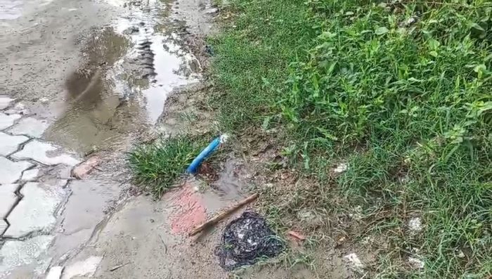 Barabanki : अधूरी योजनाओं से ग्रामीण परेशान, टंकियाँ बनीं शोपीस