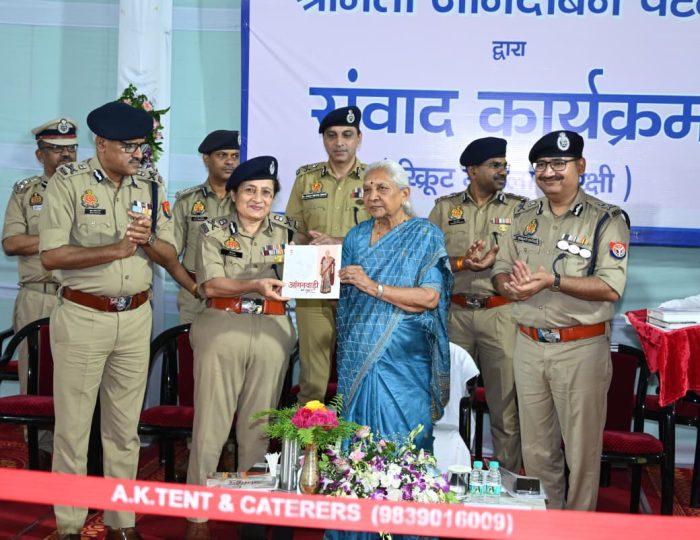 Gorakhpur : राज्यपाल ने 26वीं पीएसी बटालियन, पुलिस प्रशिक्षण केंद्र में महिला आरक्षियों से किया संवाद