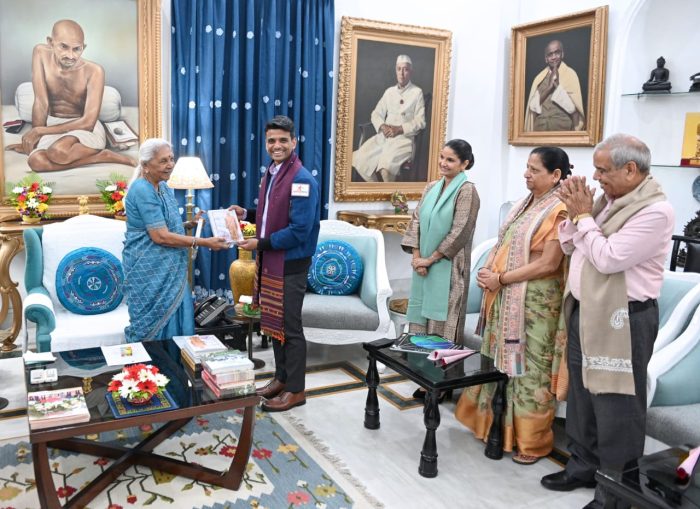 राज्यपाल आनंदीबेन पटेल से अंतरिक्ष यात्री शुभांशु शुक्ला की भेंट, ए.के.टी.यू.-सी.एम.एस. में वैज्ञानिक नवाचार हेतु समझौता