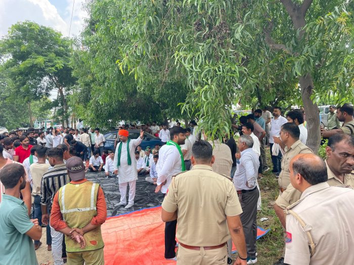 Ghaziabad : ईस्टर्न पेरिफेरल रोड टोल की खामियों पर भारतीय किसान यूनियन क्रांति का हल्लाबोल NHAI को सौंपा ज्ञापन