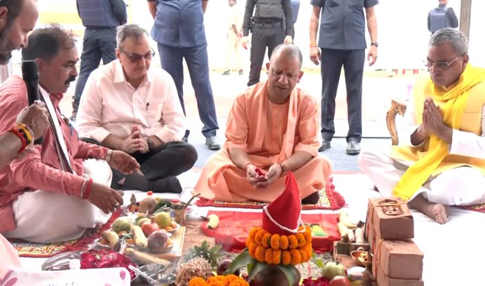 Lucknow : सीएम योगी ने निर्वाचन आयोग के कार्यालय का किया भूमिपूजन
