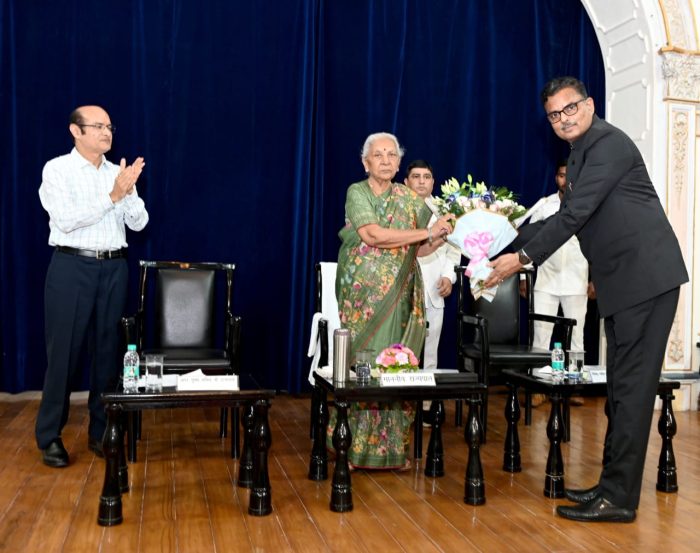 UP : राज्यपाल से प्रशिक्षु सिविल न्यायाधीशों की शिष्टाचार भेंट, अनुभव साझा, न्याय और जिम्मेदारी पर मिला संदेश