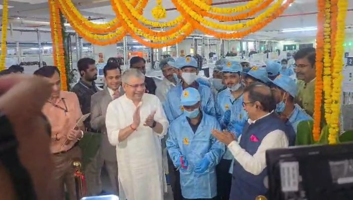 Noida : रेलमंत्री अश्विनी वैष्णव ने किया भारत के पहले टेम्पर्ड ग्लास विनिर्माण संयंत्र का उद्घाटन