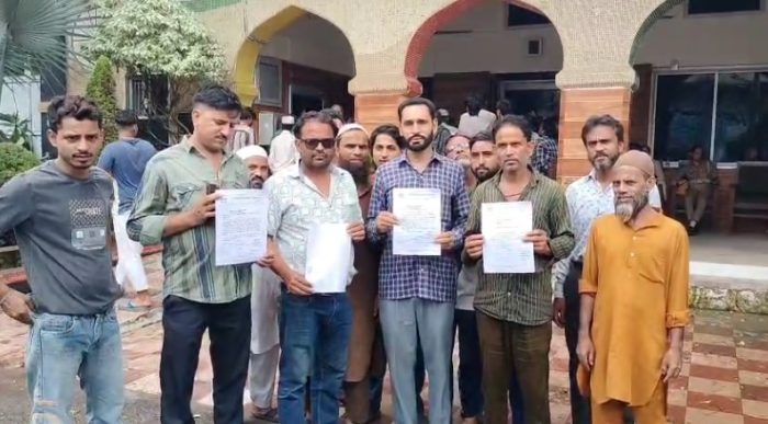 Saharanpur : सहारनपुर नगर निगम जनसुनवाई में जनता का गुस्सा उफान पर