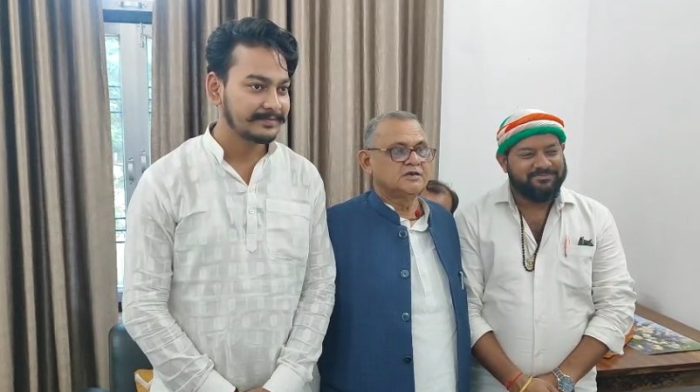 Baliya : बलिया से सपा सांसद सनातन पांडेय का बीजेपी सरकार पर बड़ा हमला