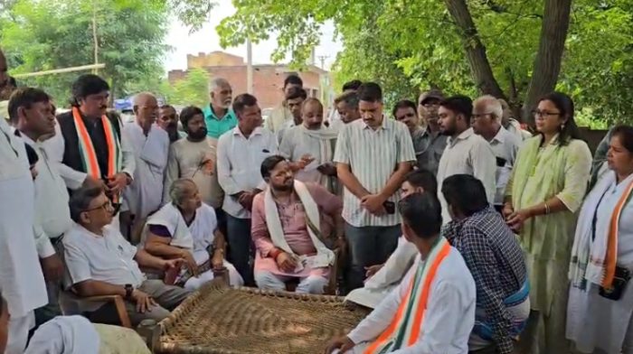 Kasganj : बुलंदशहर ट्रैक्टर-कैंटर हादसे के पीड़ितों से मिले कांग्रेस प्रतिनिधि मंडल, मुआवजे और बेहतर इलाज की मांग