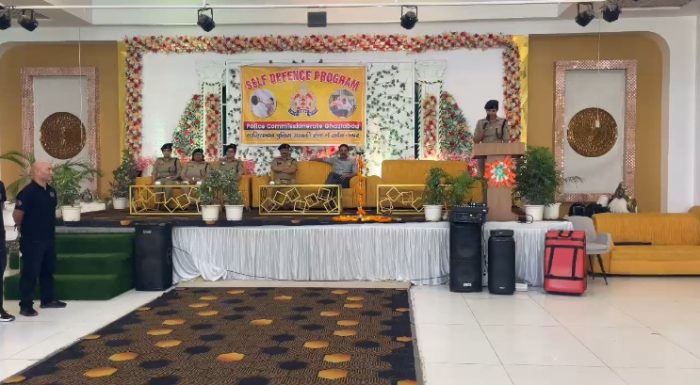 Ghaziabad : गाजियाबाद पुलिस कमिश्नरेट में महिला पुलिस बल के लिए सेल्फ डिफेंस प्रोग्राम का आयोजन