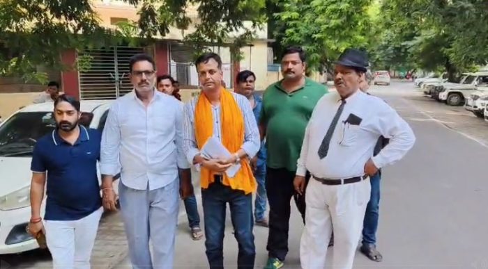 Ballia : बलिया में सैनिक अपमान को लेकर विवाद, परिवहन मंत्री के बयान से गरमाई सियासत