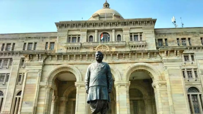 UP : यूपी में पुलिस विभाग में बड़ा फेरबदल,16 आईपीएस अधिकारियों के तबादले
