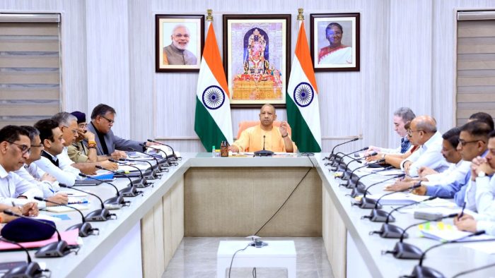 Lucknow : सीएम योगी की बड़ी वीडियो कॉन्फ्रेंसिंग, कानून-व्यवस्था और विकास कार्यों की होगी समीक्षा